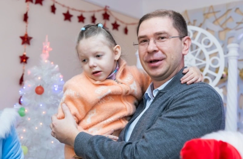 В рамках всероссийской акции «Елка желаний» Алексей Белик исполнил мечту тымовчанки