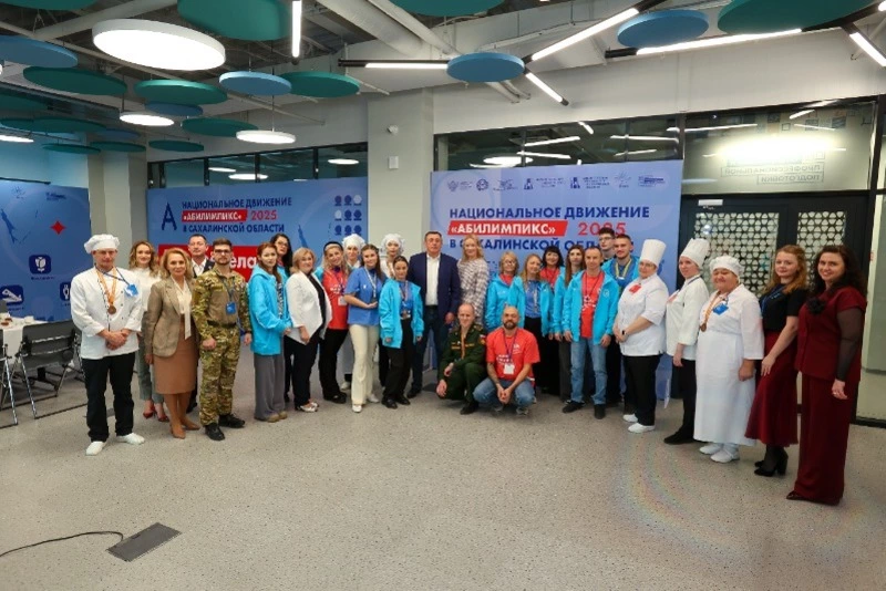 Валерий Лимаренко поздравил региональную сборную с успешным выступлением на чемпионате «Абилимпикс»