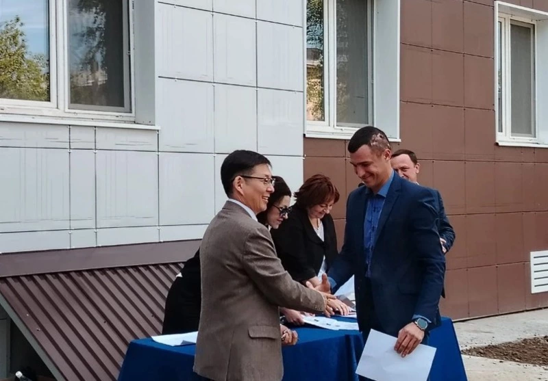 40 семей из Тымовского переехали из аварийного жилья в современную новостройку