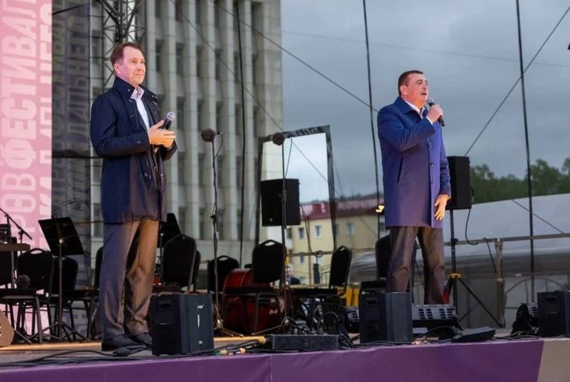 Спектаклем с участием Миронова и Урсуляк открылся театральный фестиваль на Сахалине