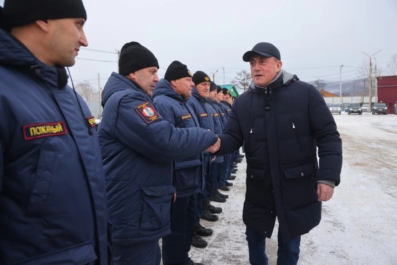 Новую технику пожарно-спасательным формированиям вручил губернатор Сахалинской области