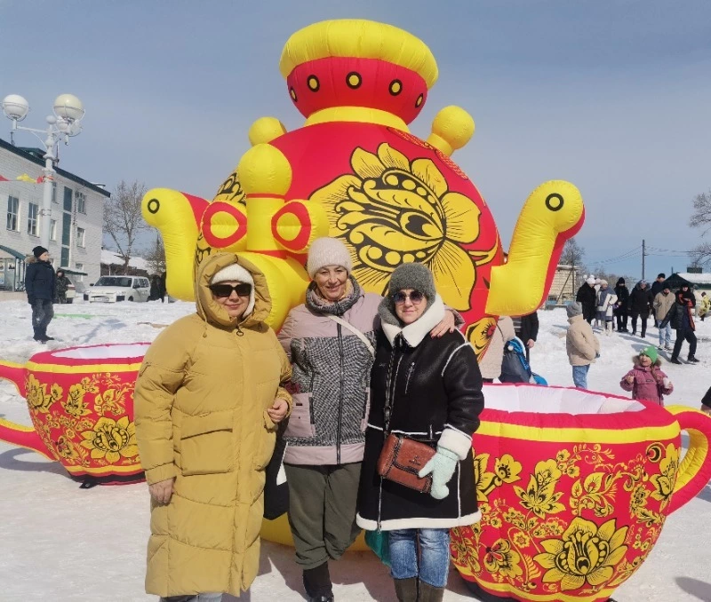 Тымовчане встречают масленицу и голосуют