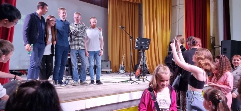 В Тымовском выступила островная рок-группа «Экарма»