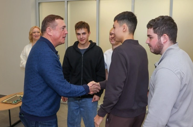 Губернатор провел встречу с активом студенческого городка кампуса СахалинТех