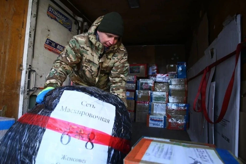 Пять тонн гуманитарного груза и личных посылок отправили сахалинским бойцам в зону СВО