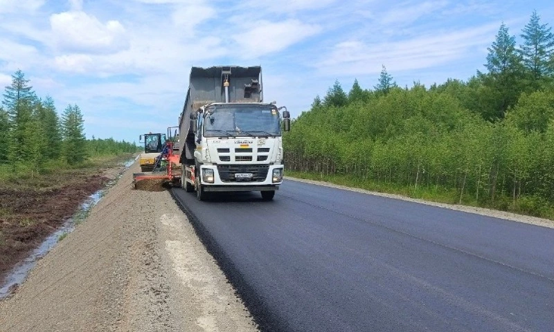 Между Тымовском и Смирных уложили асфальт вместо грунтовки