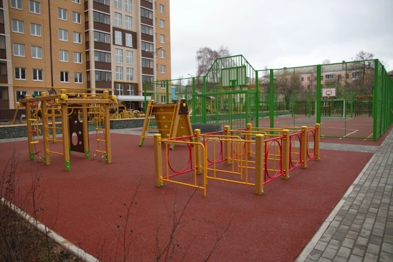 Детских площадок все больше
