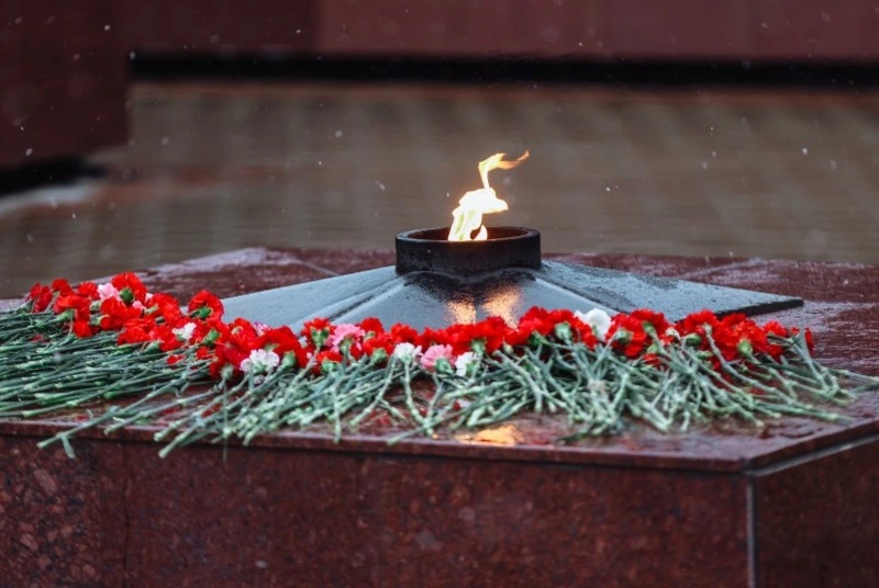 В Южно-Сахалинске торжественно подключили Вечный Огонь к природному газу