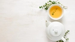 Спасет от всего: в чем польза липового чая и как приготовить 
