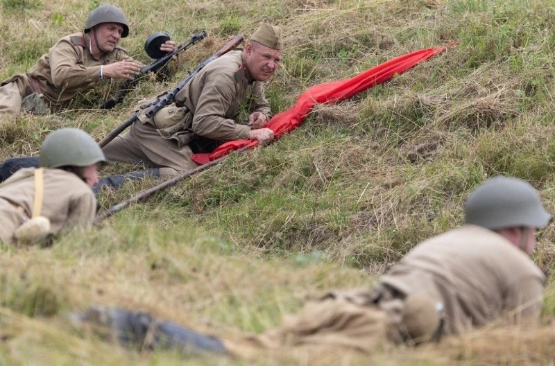 Реконструкция штурма полицейского поста Хандаса состоялась в Рощино
