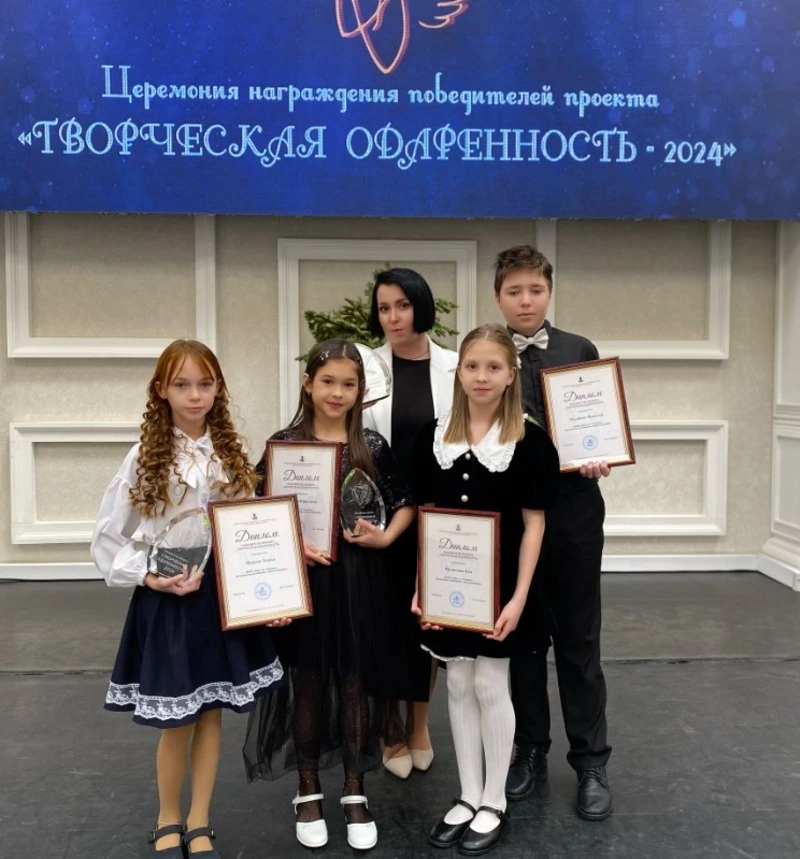 За заслуги в творчестве