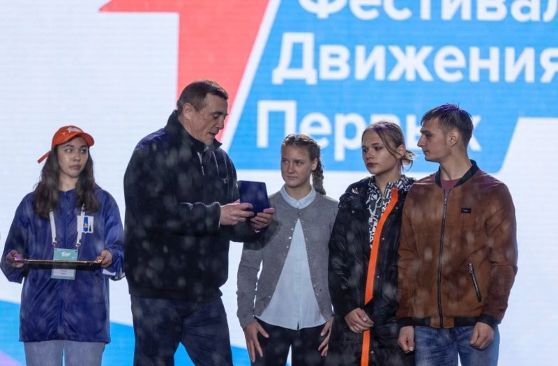 На Сахалине завершился объединивший тысячи школьников, студентов и педагогов «Фестива