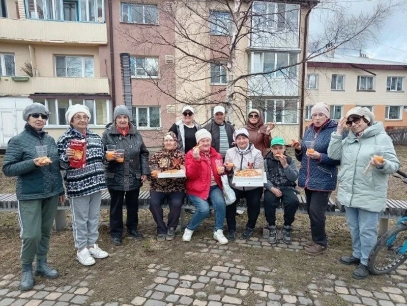 Тымовские "серебряные" волонтеры присоединились к общерайонным субботникам