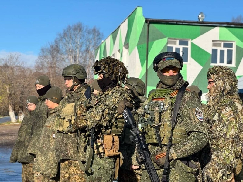 Школьники Сахалинской области осваивают военную подготовку в слете «Я – Патриот»